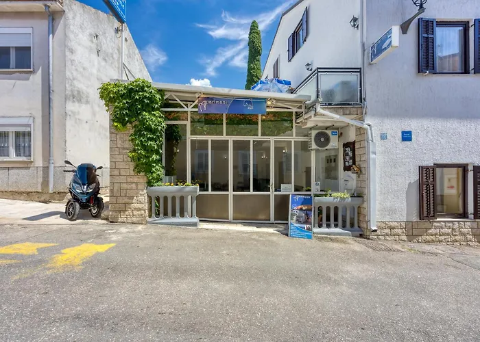 Apartamento By The Sea Selce, Crikvenica - 3240 *